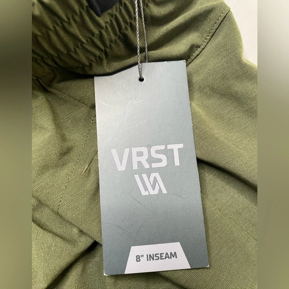 VRST Men's 8” green shorts SIZE small men NWT